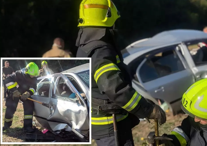 Водій загинув: у Кривому Розі Skoda влетіла у стовп